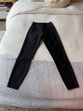 7/8 High-Waist Airlift Legging (Black Excellent Condition Size Small)
